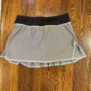 lululemon grey and black size 6 long skirt